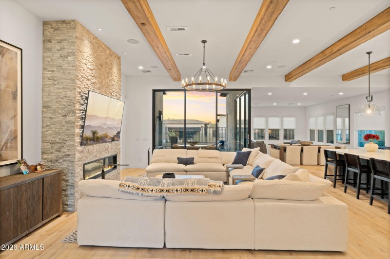 Great room w/fireplace