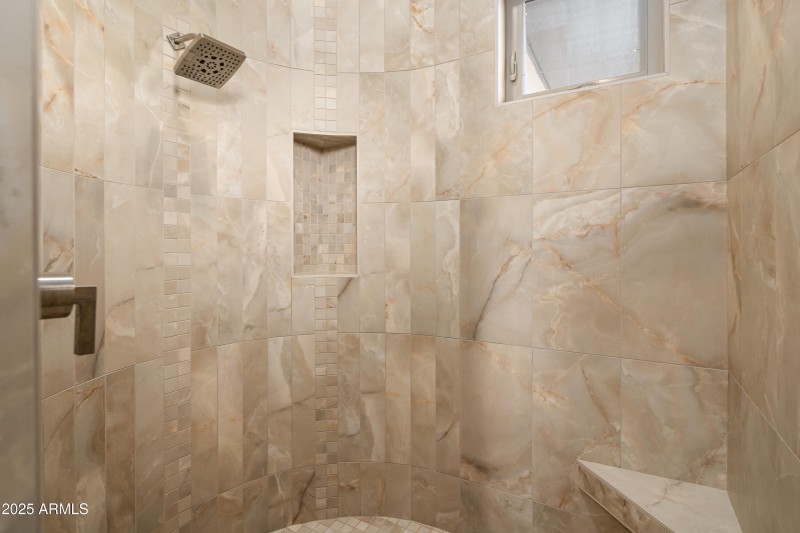 WALK-IN ELEGANT SHOWER