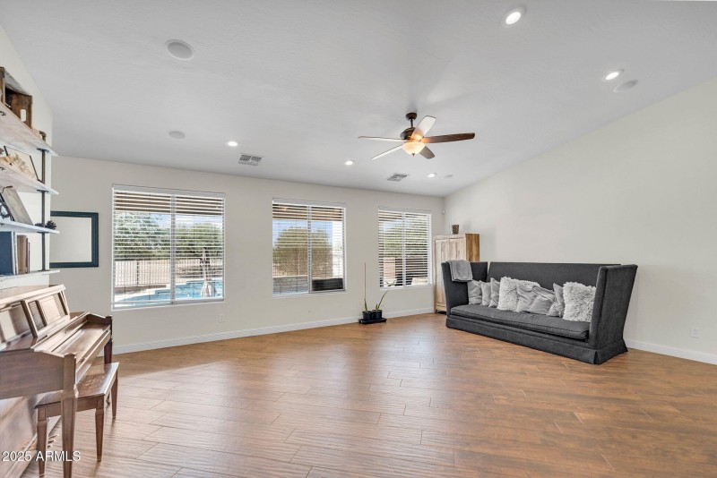 6-web-or-mls-21718 E Cherry Wood Dr-5