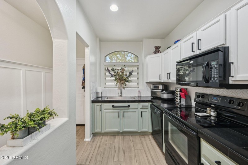 10-web-or-mls-S Bristol-S1008-010