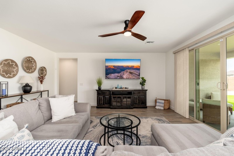 18542 W Seldon Ln - 06