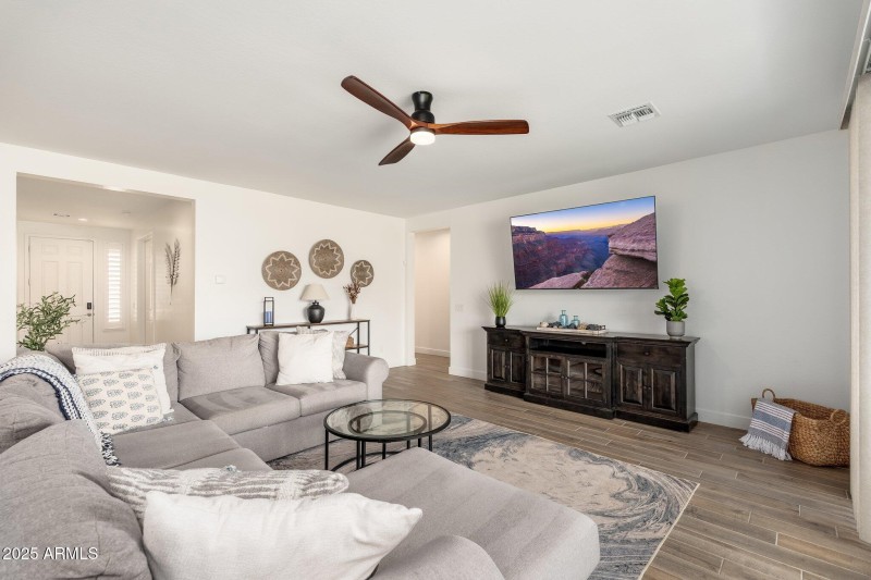 18542 W Seldon Ln - 07