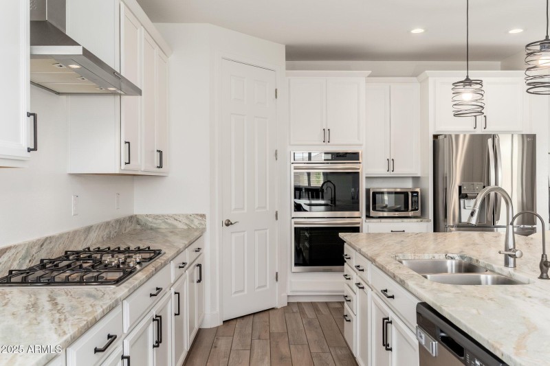 18542 W Seldon Ln - 13