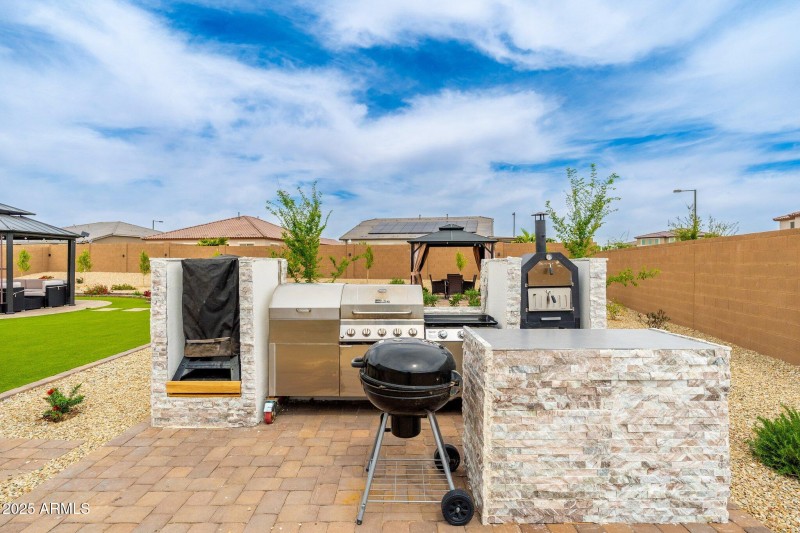 18542 W Seldon Ln - 46