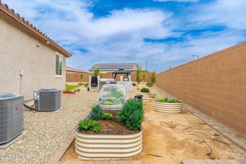 18542 W Seldon Ln - 48