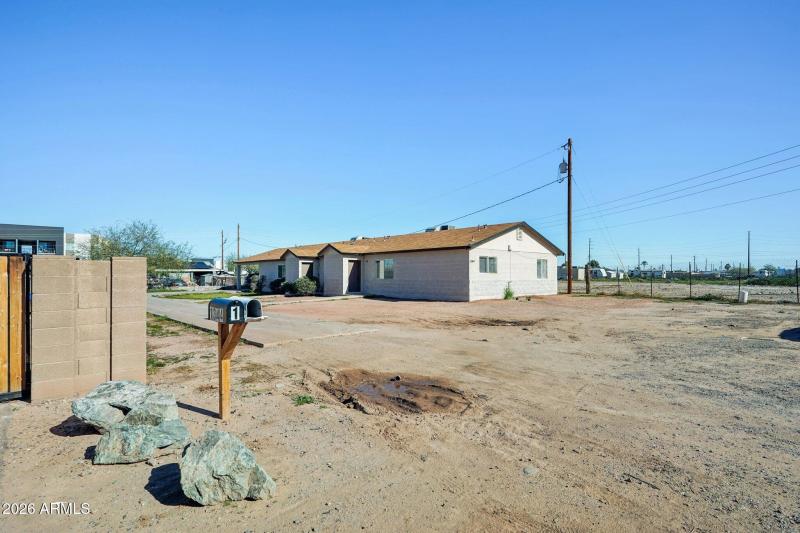 4-web-or-mls-E Pueblo Ave-S1201-004