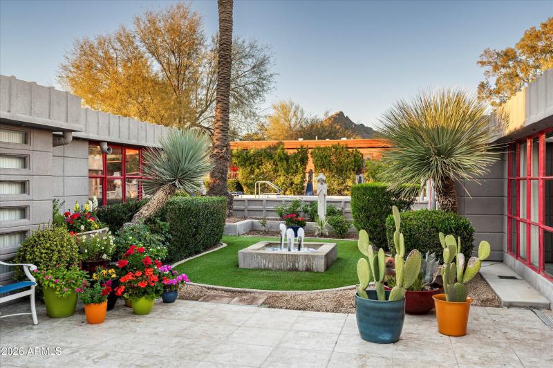 Courtyard & Mountain Views