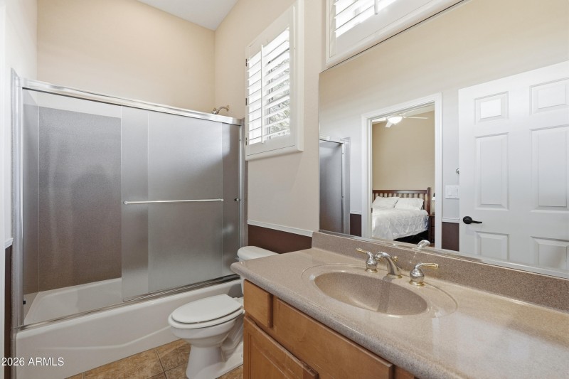 Jack and Jill Bathroom3