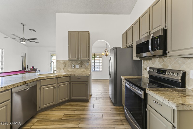 Full Kitchen w/Granite Counter