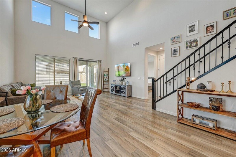 08-Dining To Family Room