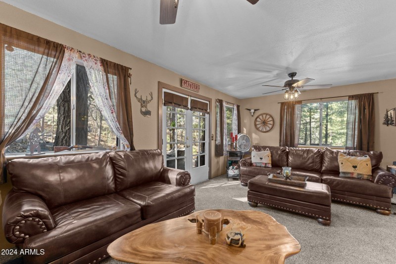 Living room w/patio doors