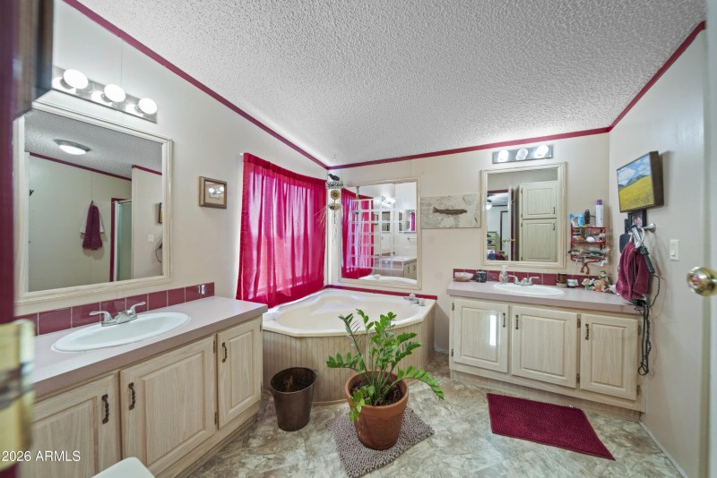 15728 W Prickly Pear00044