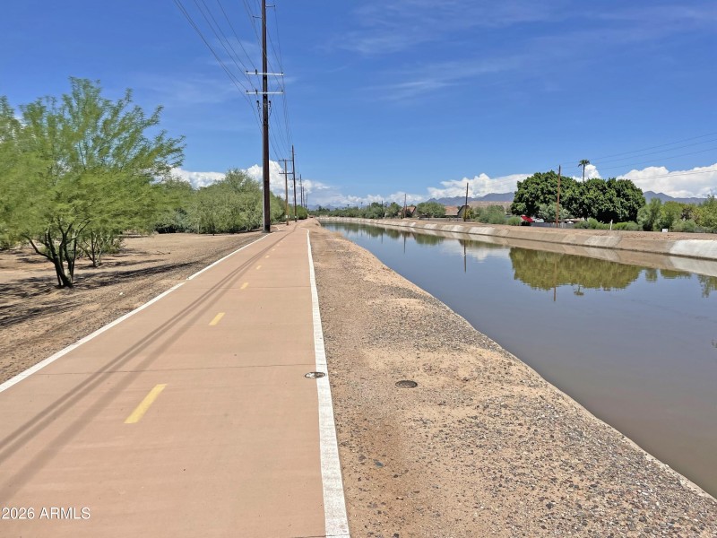 QUICK CANAL TRAIL ACCESS