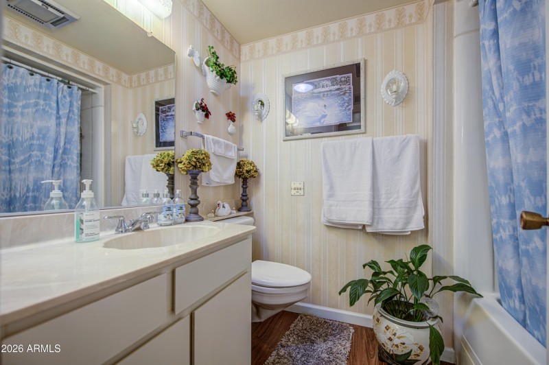 Bathroom 2-pic 2