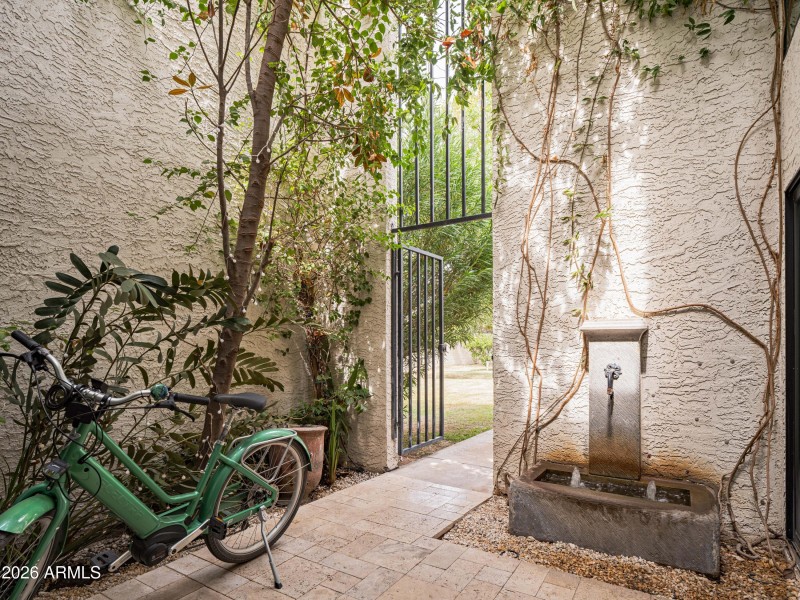 JR36 RPrice Bridgewood Beadle - 0846 WEB