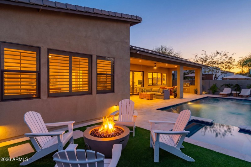 02-Twilight Backyard