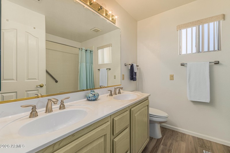 Guest Suite Full Bathroom