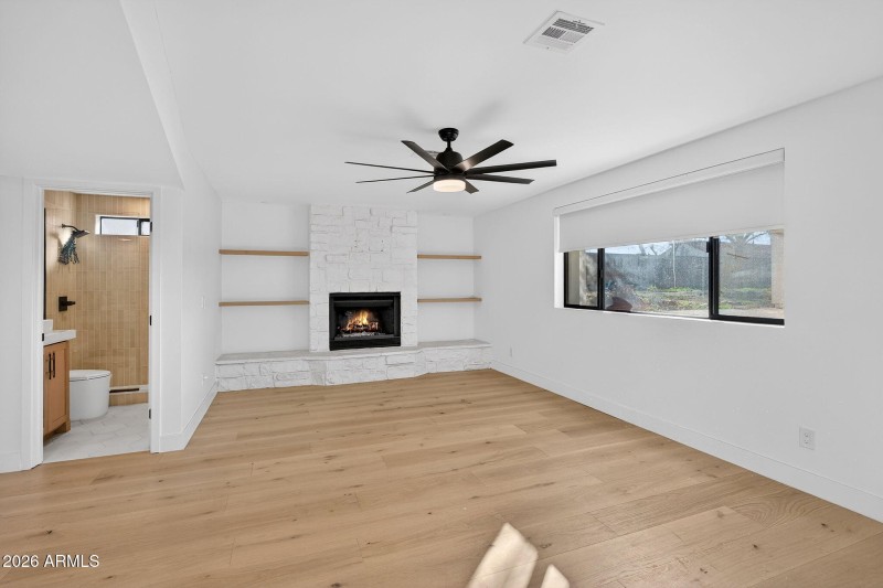 7-web-or-mls-24-E Claxton St