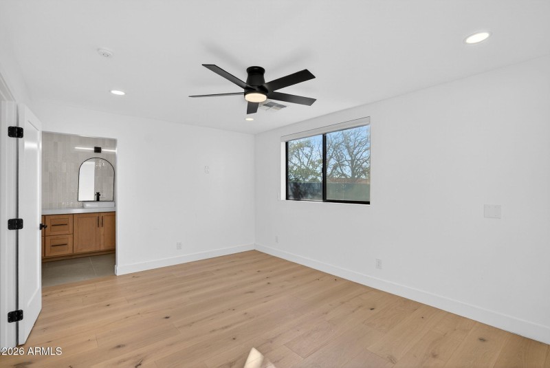 27-web-or-mls-34-E Claxton St