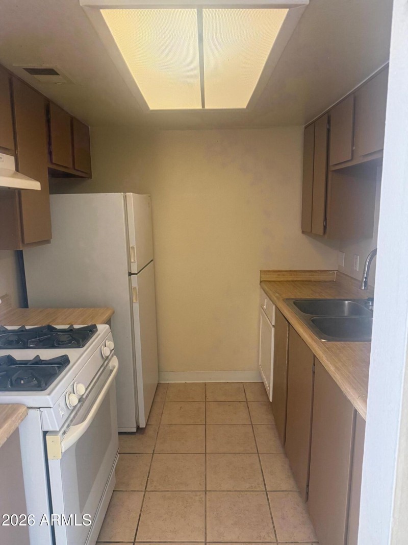 1622 East Campbell Avenue Kitchen