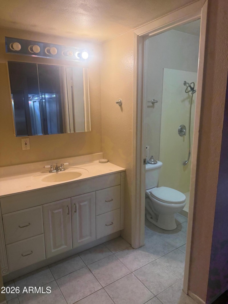 1622 East Campbell Avenue Master Bathroo
