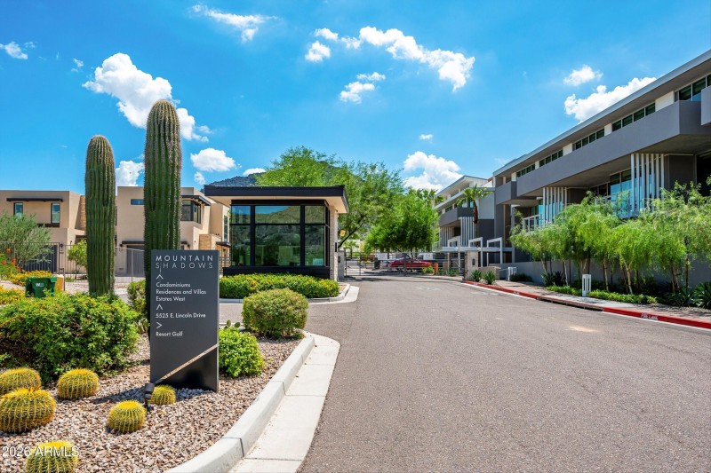 039_Guard House Gate