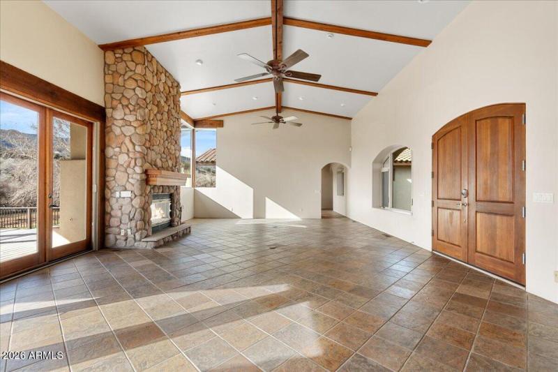 10-Entry to Great Room