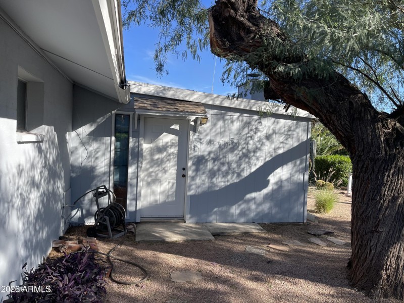 18 family room entry