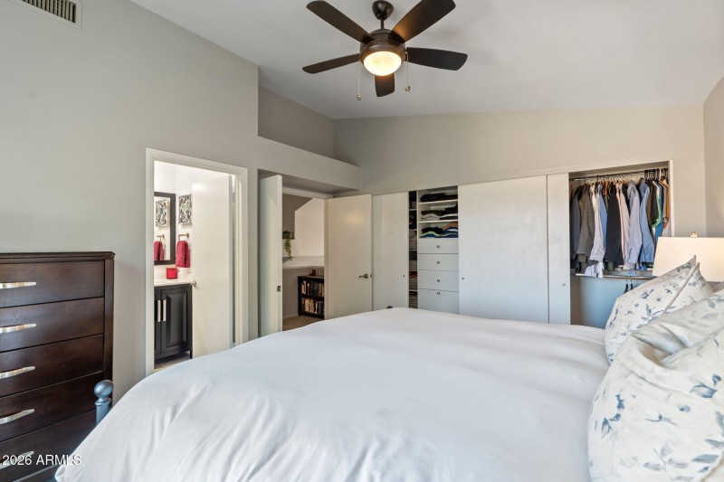 10 Primary Closets Built-ins