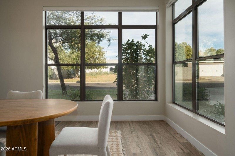 Gorgeous light in the dining room