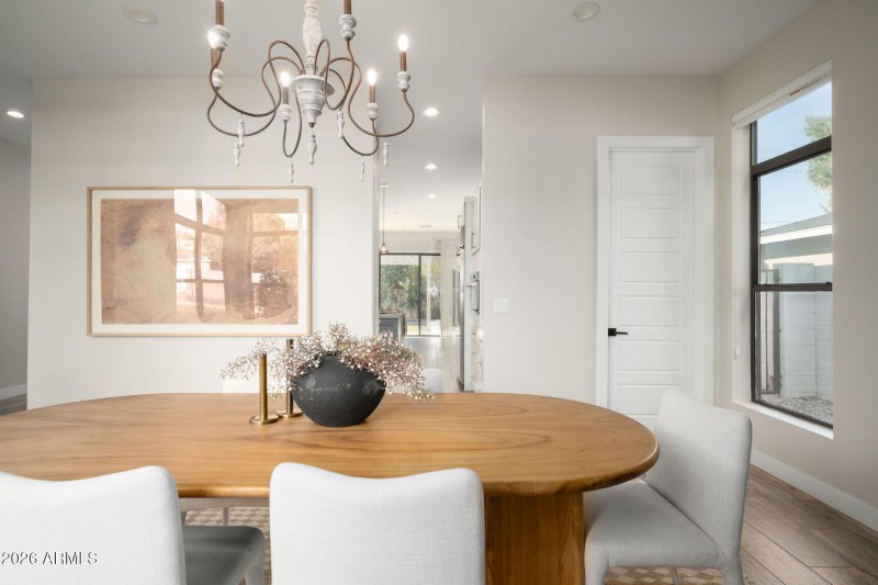 A passthrough to the kitchen for ease