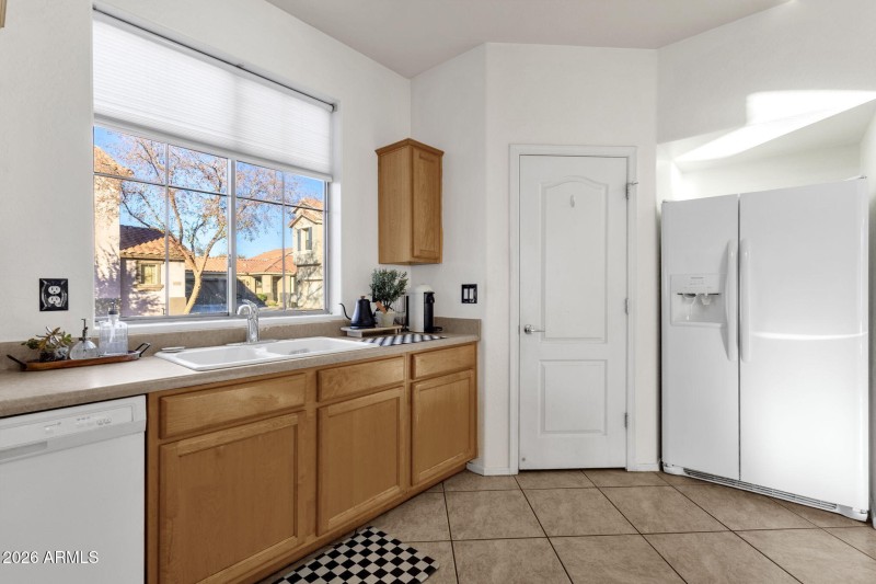 11-web-or-mls-6337-s-blake-st