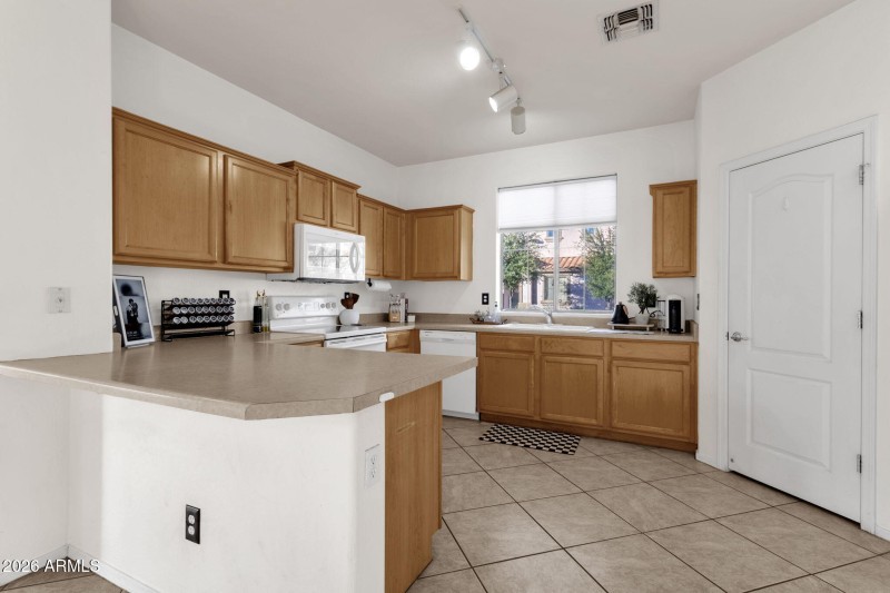 7-web-or-mls-6337-s-blake-st