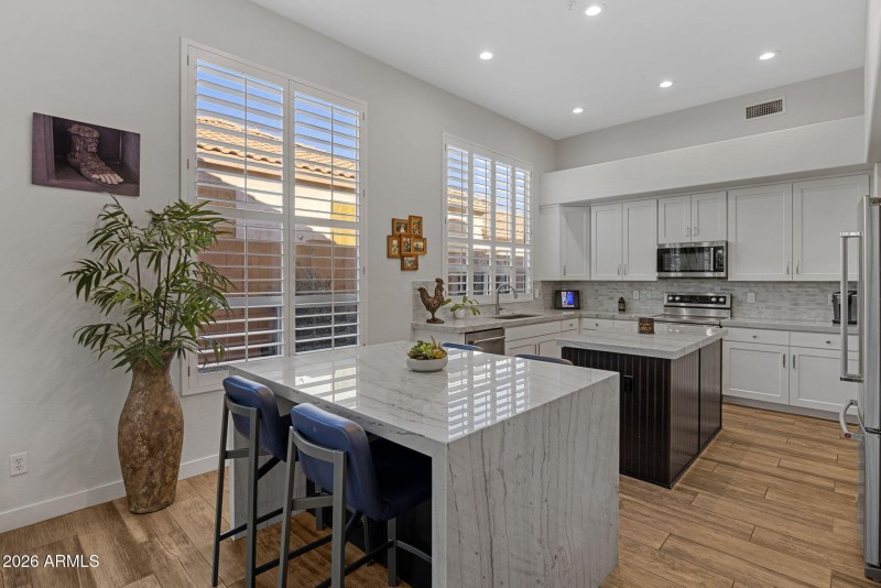 15-web-or-mls-13541-e-thoroughbred-trail