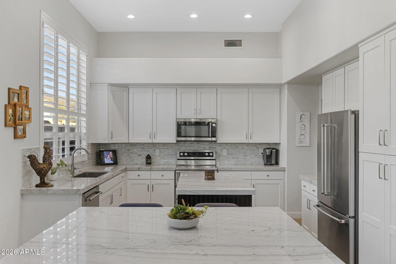 16-web-or-mls-13541-e-thoroughbred-trail