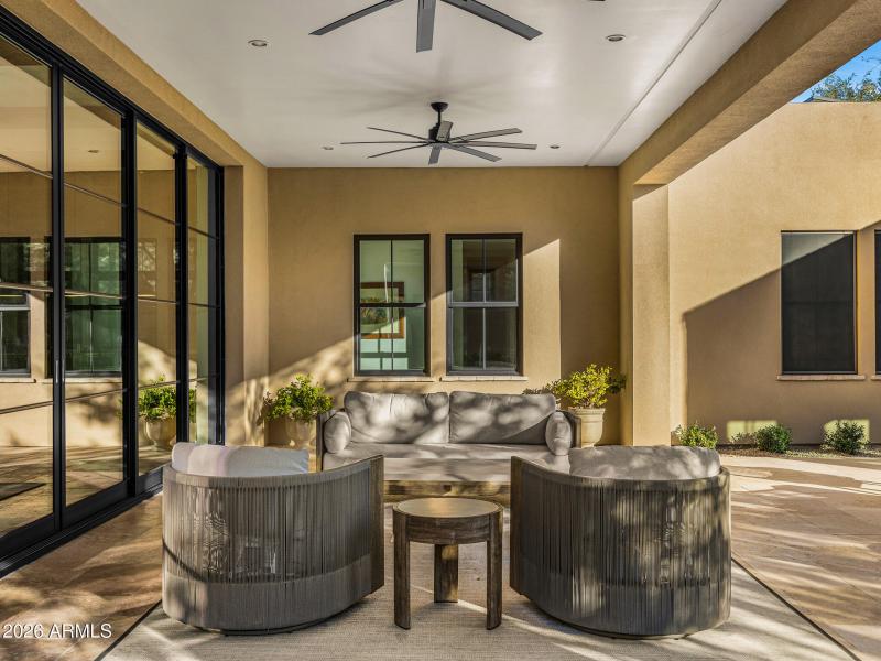 04front courtyard lounge_doors closed