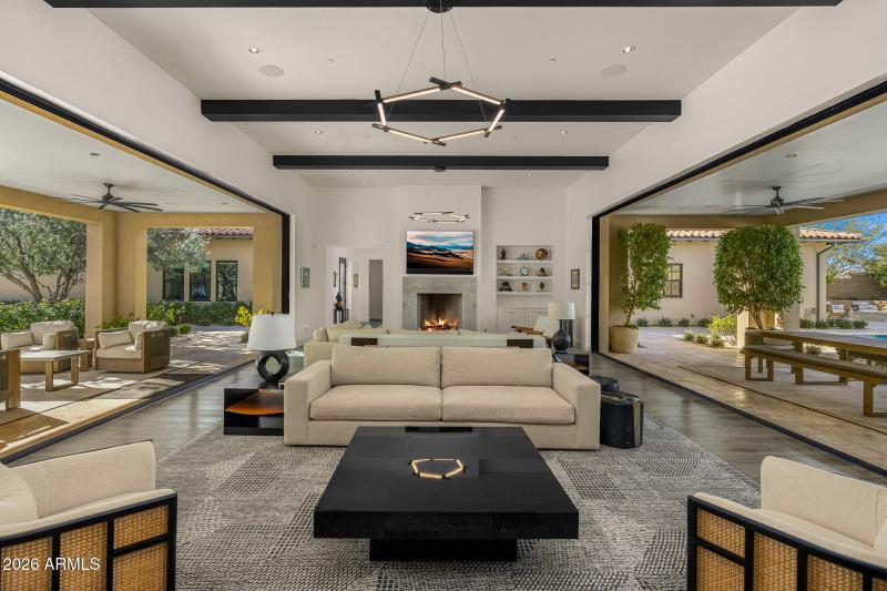 08great room_doors open