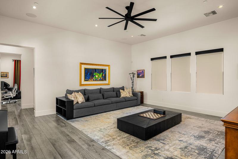 29guest lounge_shades closed