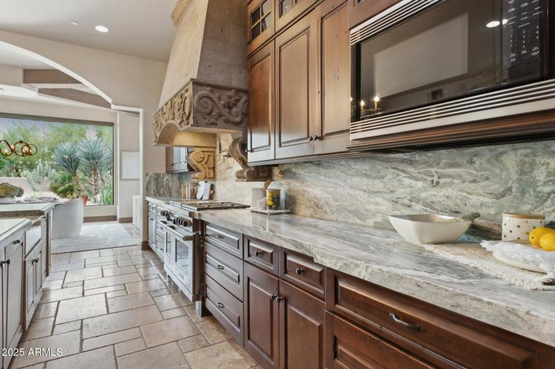 Look at the counter space!