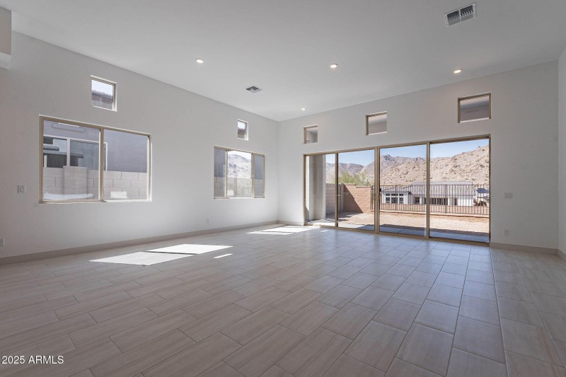 18-web-or-mls-Meadowbrook-18