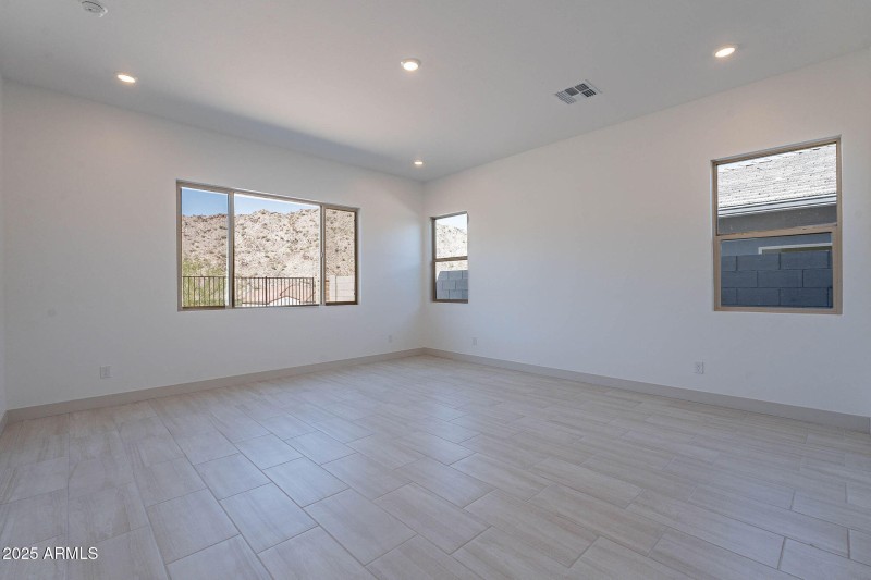 22-web-or-mls-Meadowbrook-22