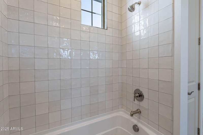 47-web-or-mls-Meadowbrook-47