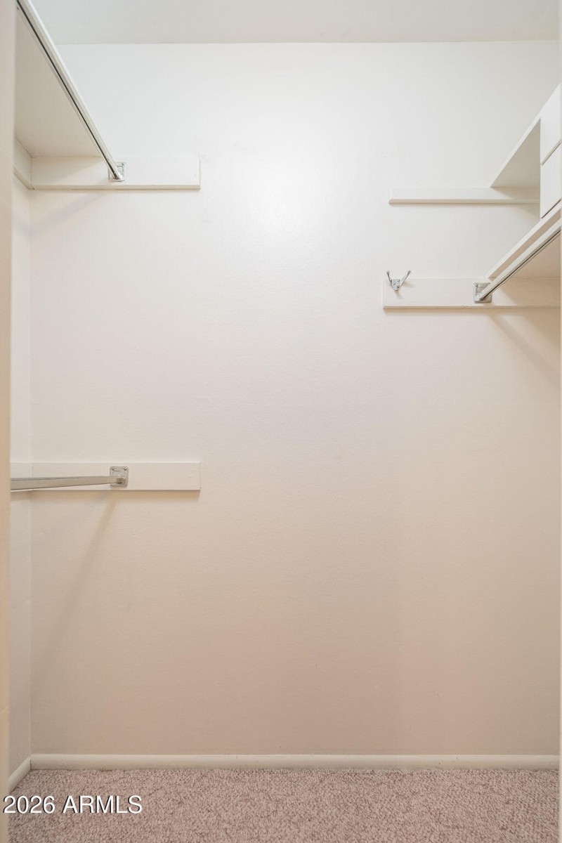 MASTER WALK-IN CLOSET