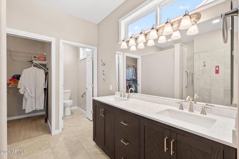 Dual Vanity in the primary bath