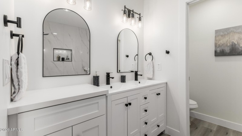 MASTER SUITE BATHROOM