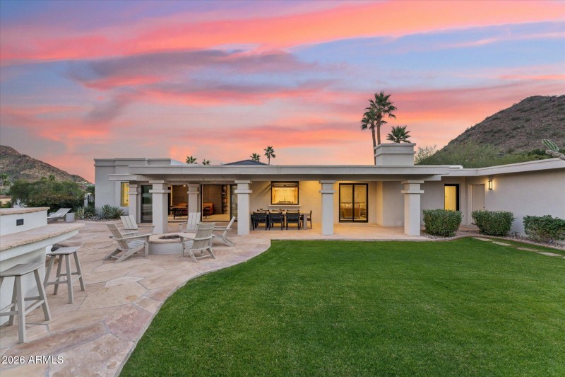 Covered Patio Outdoor Dining