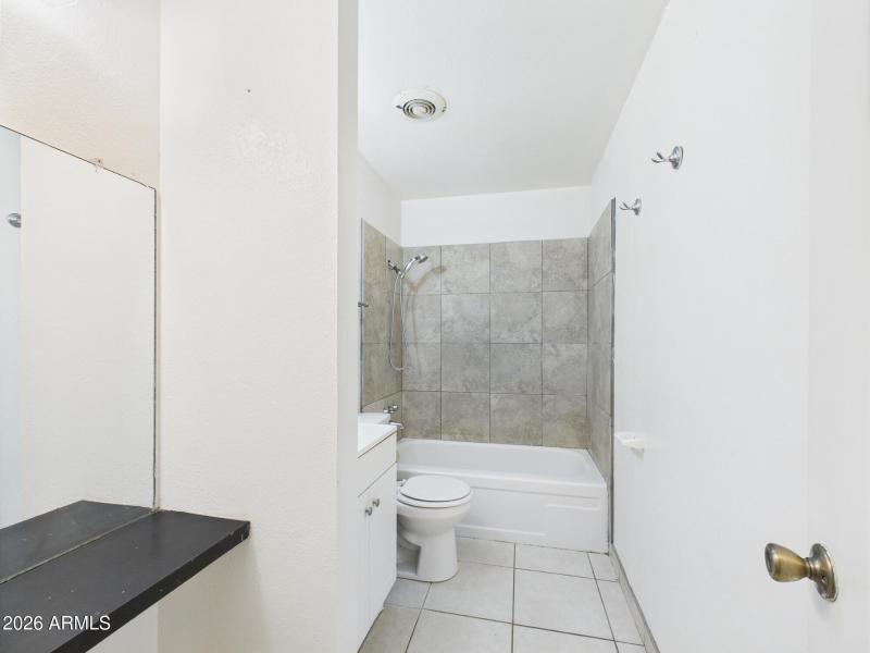 CAM02404G0-PR0134-STILL004