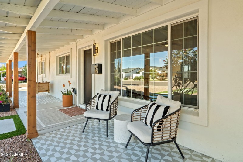 Front yard quaint patio