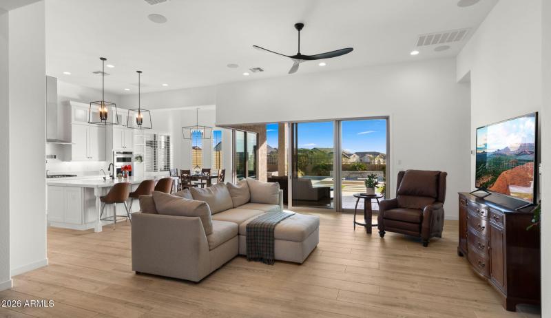 12-web-or-mls-Foyer View2