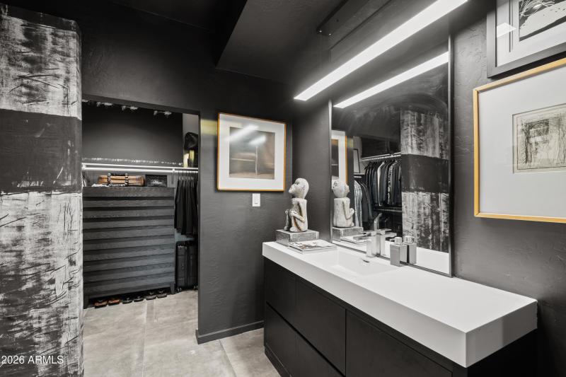 Primary Bath & Walk-in Closet